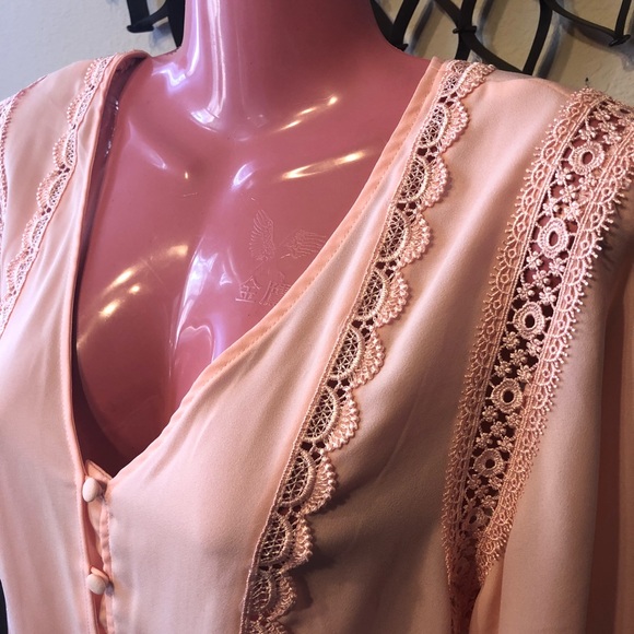 GB | Peach Lace Blouse | Size M - Picture 3 of 6